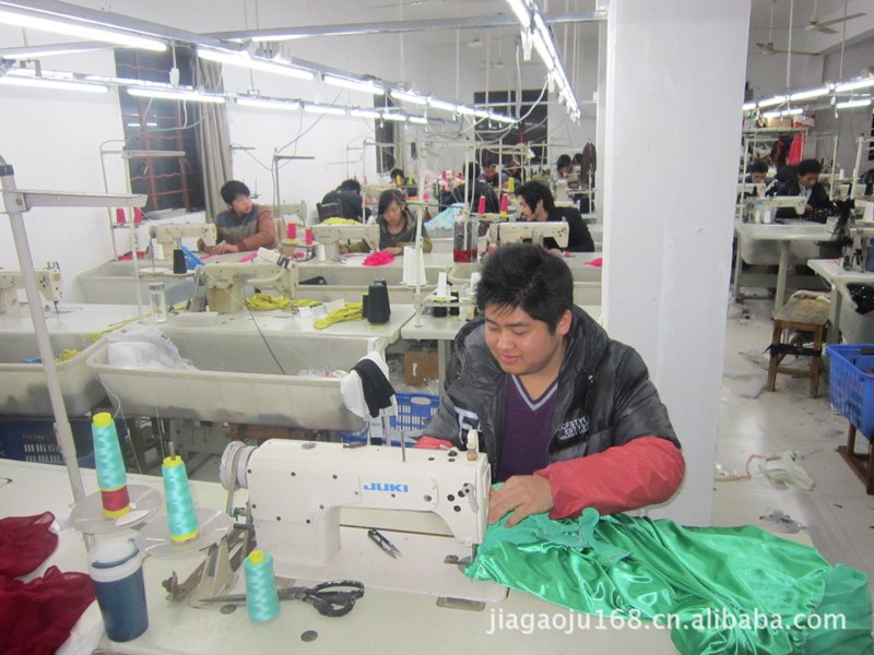 OEM服装加工行业最新动态：共创未来发展之路